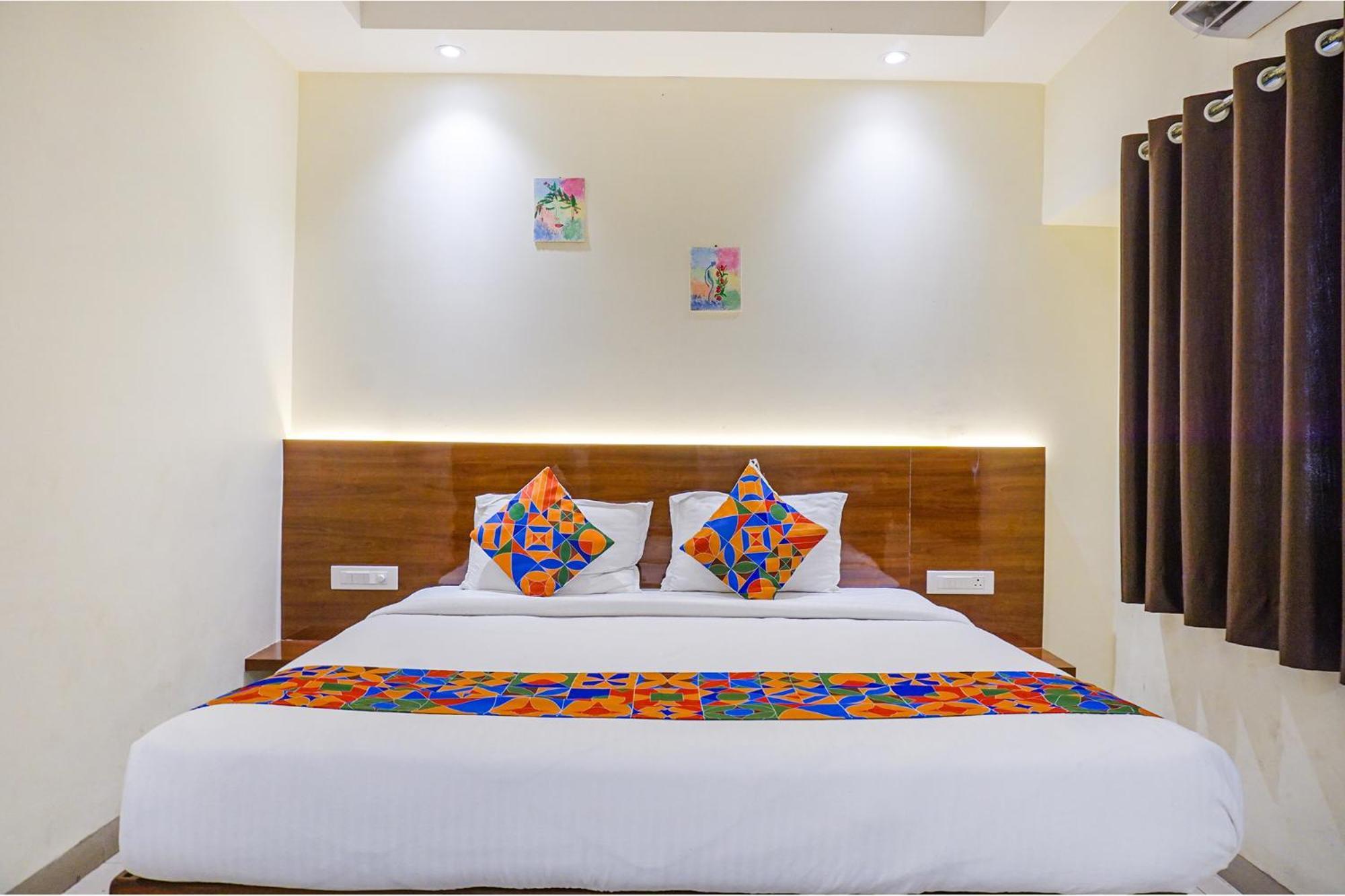 Hotel Fabhotel Phoenix