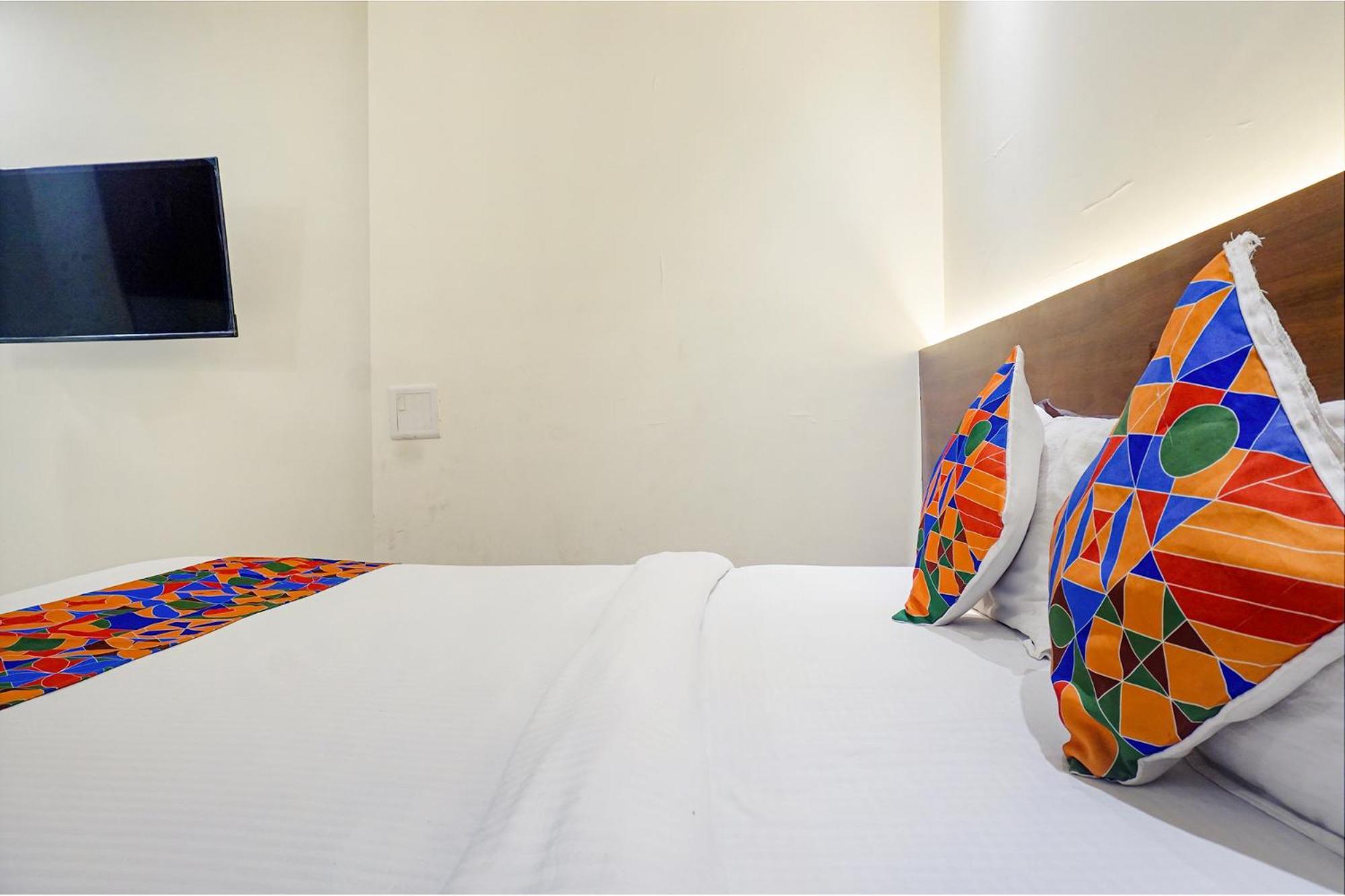 Hotel Fabhotel Phoenix 3*
